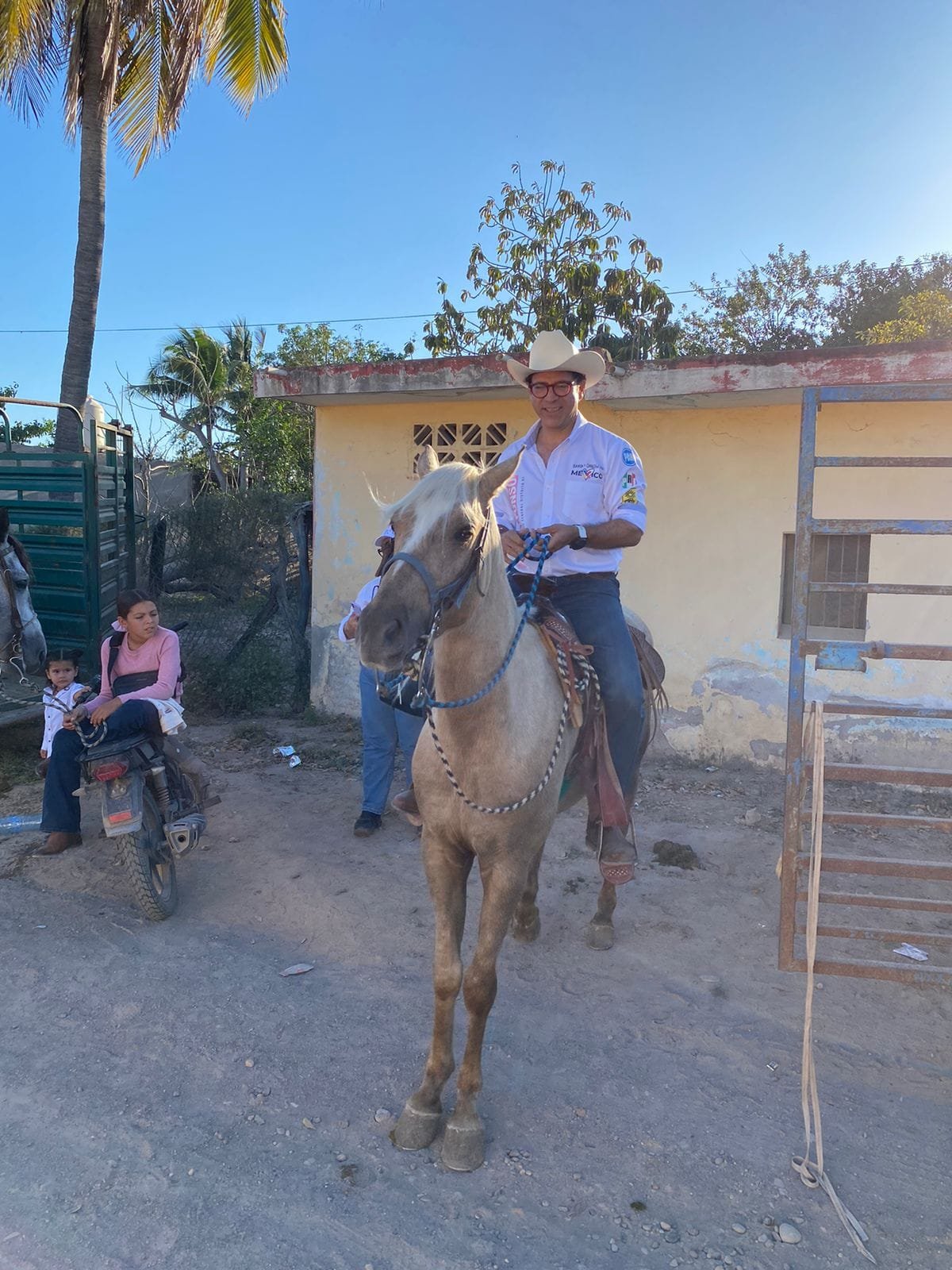 Participa Juan Alfonso en las fiestas de Agua Verde