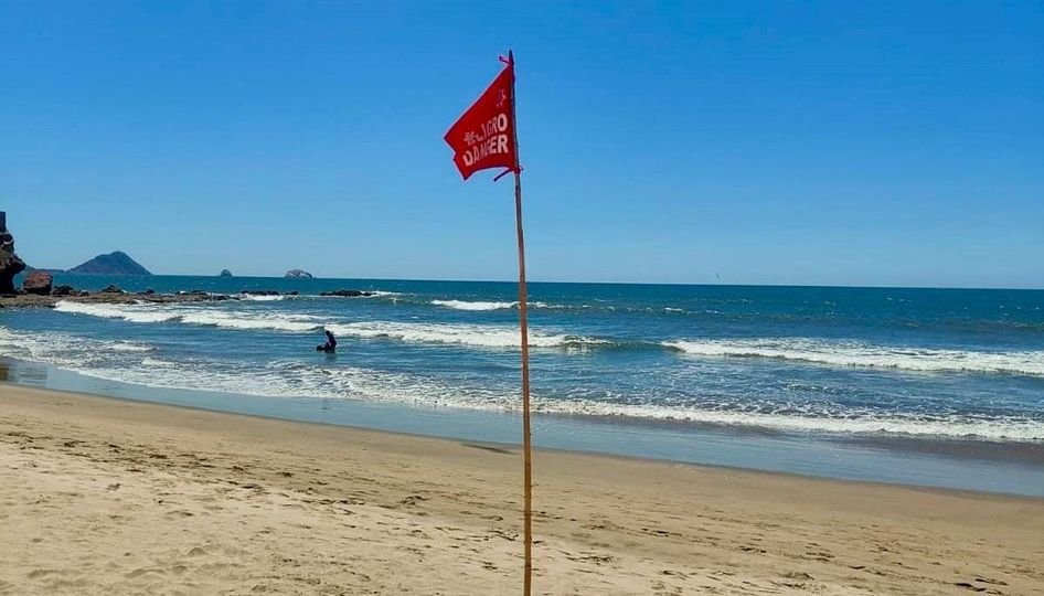 *Prevalece alerta preventiva en playas de Mazatlán por condiciones climáticas.*
