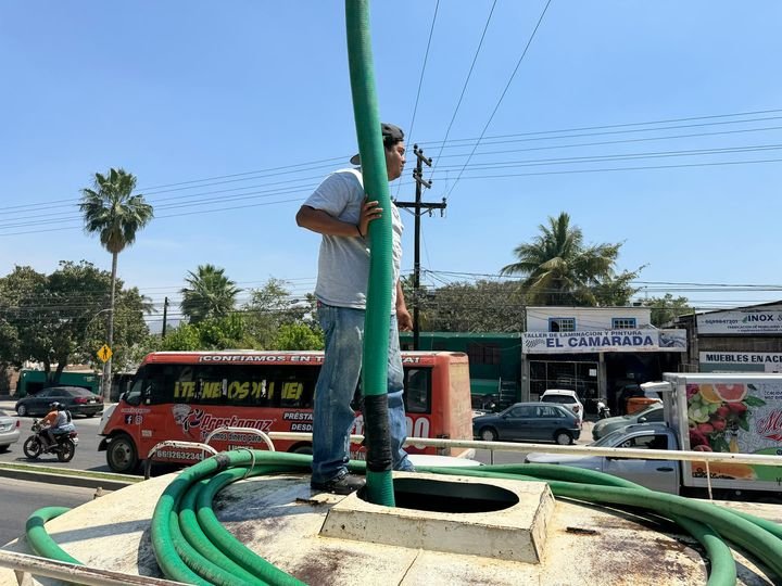 *Se apoya el combate al incendio, sin bajar el abasto en la ciudad*