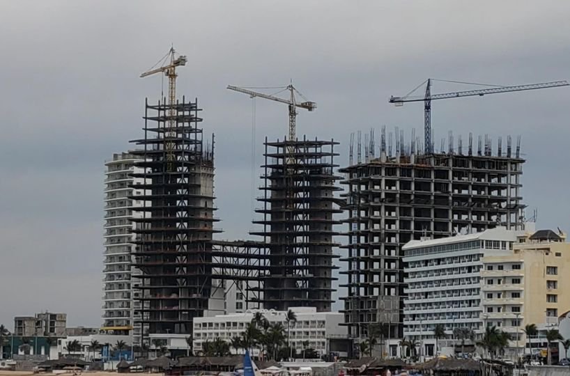Suman mil 800 licencias de construcción otorgadas en Mazatlan en lo que del año