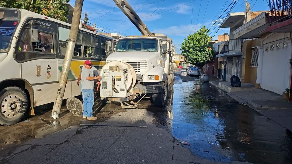 *Atiende JUMAPAM reporte de fuga de agua residual en la Montuosa*