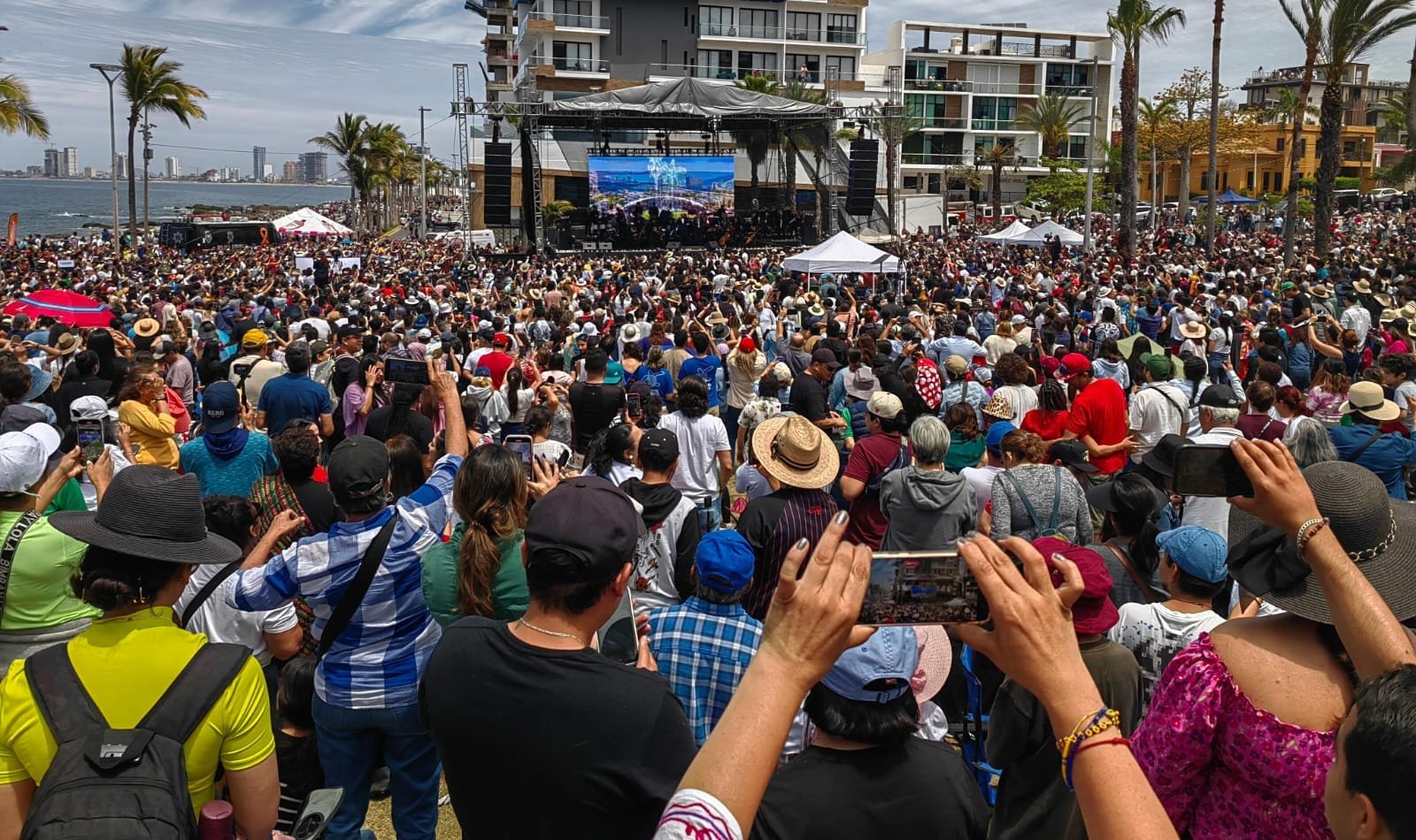 Elipse solar 2024: El día se hizo de noche en Mazatlan