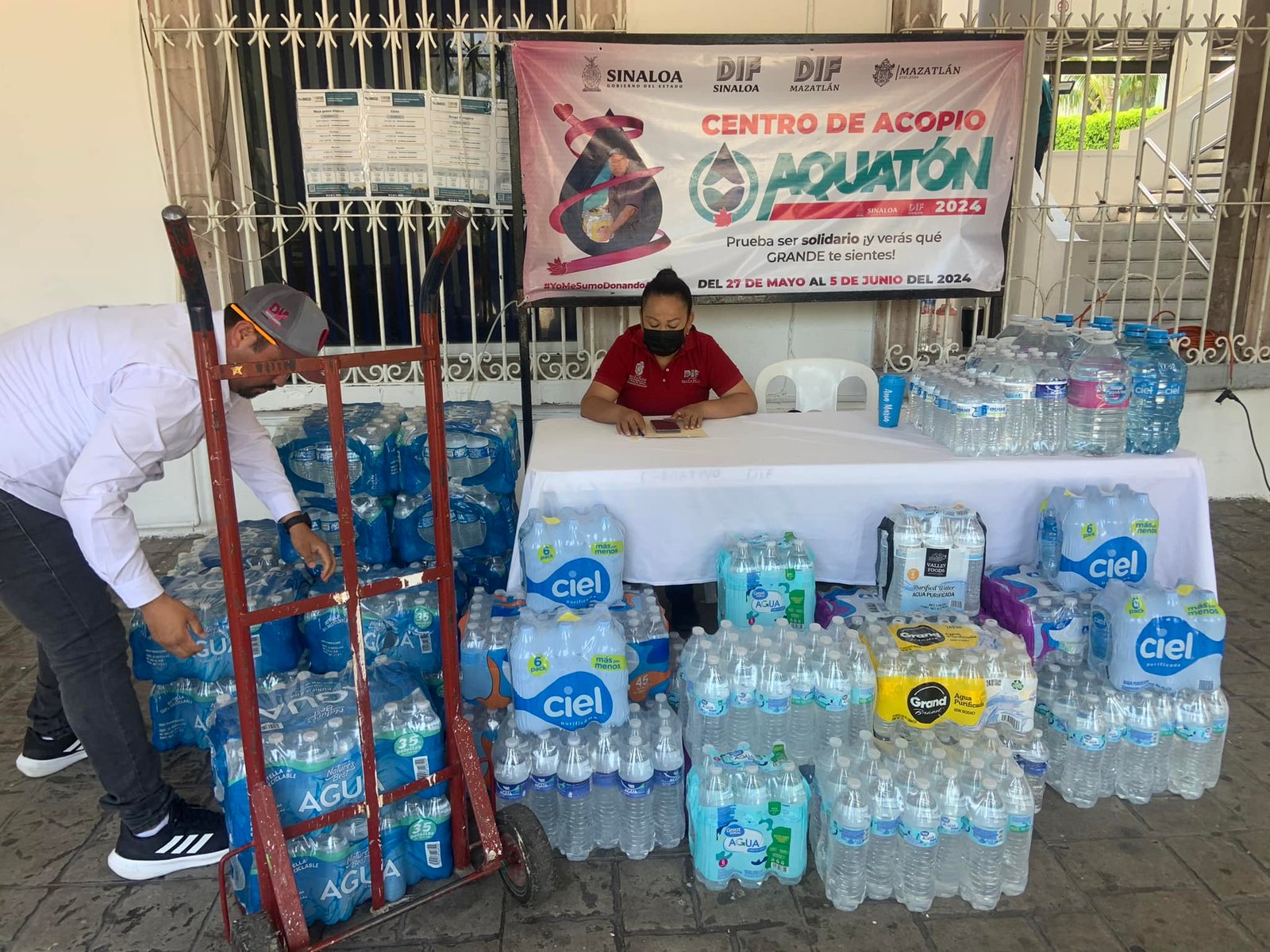 Abren centro de acopio AQUATON DIF Sinaloa y DIF Mazatlán ..En la entrada de Pal Abren centro de acopio AQUATON DIF Sinaloa y DIF Mazatlán ..En la entrada de Pal