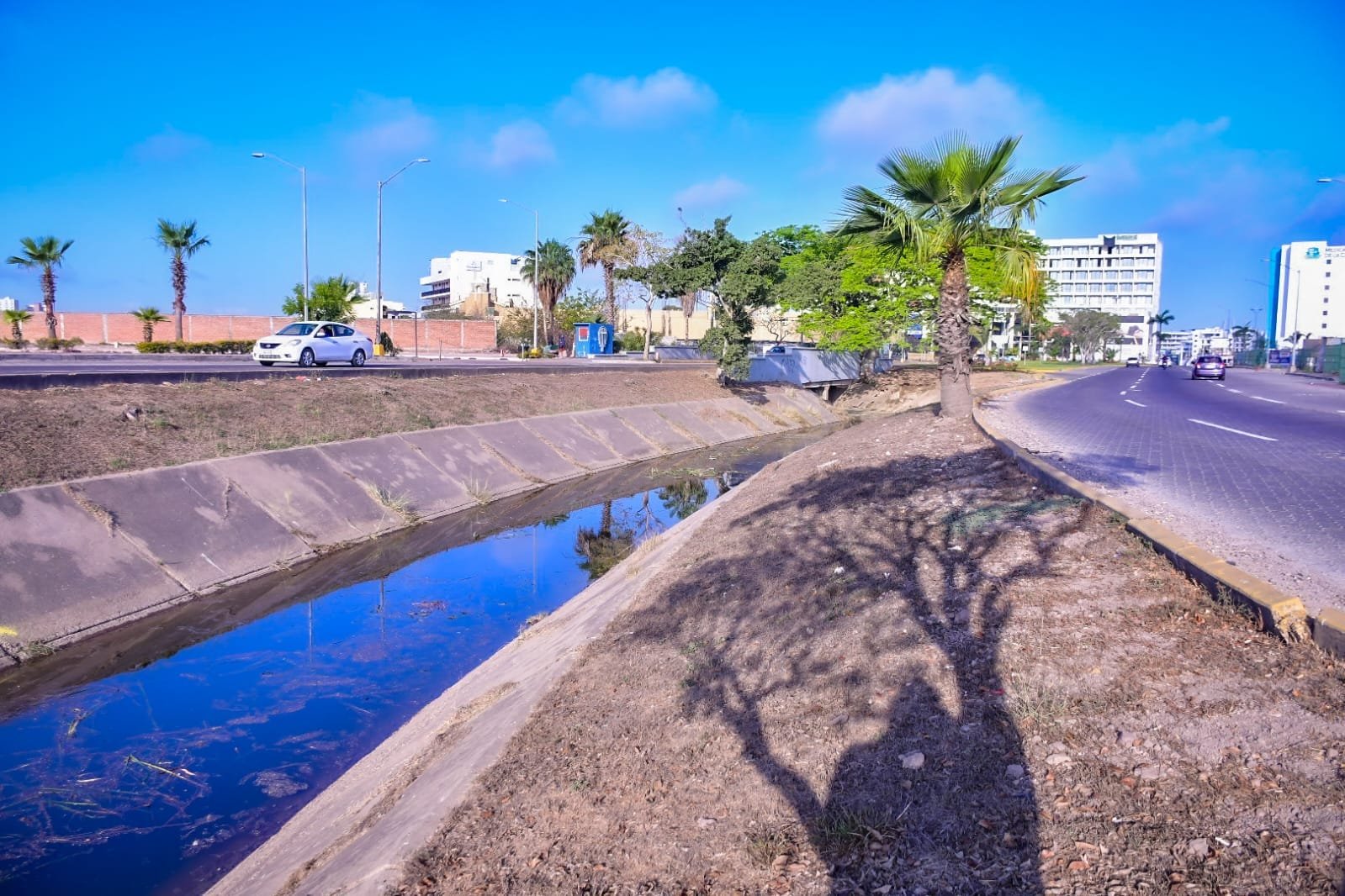 *Avanza limpieza y desazolve de canales revestidos,  como parte de la estrategia