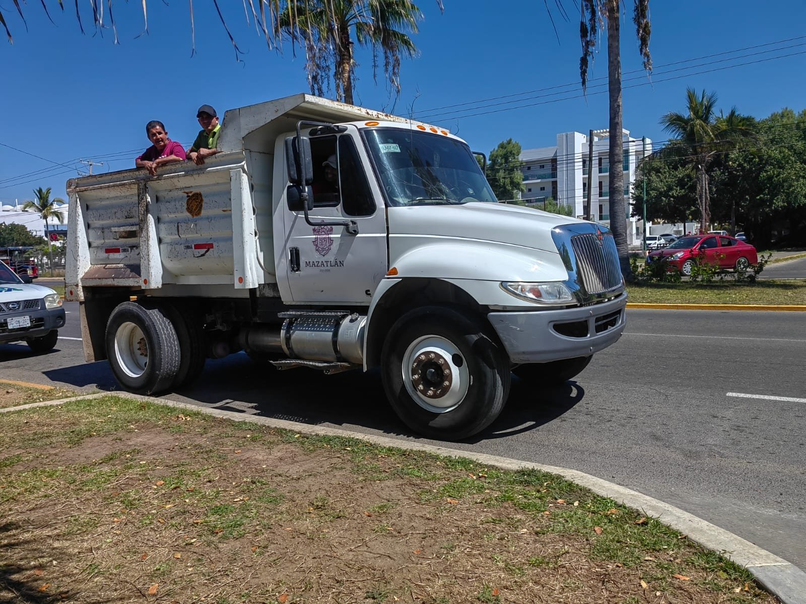 Crecimiento y desarrollo de Mazatlán mantiene con actividad a los camiones de ca