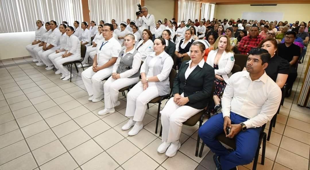 Egresa primera generación de la Licenciatura en Enfermería Complementario del Ni Egresa primera generación de la Licenciatura en Enfermería Complementario del Ni