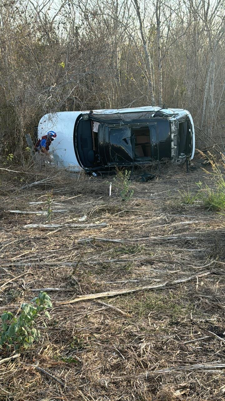 El empresario Alonso Puerto se volcó, hace unos minutos, en su camioneta en el K