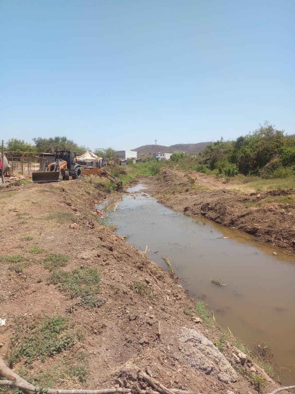 *En varios puntos de la ciudad se atienden necesidades de limpieza y desazolve d