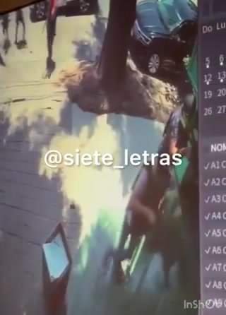 Joven salía de un restaurante en Rubén Darío 611, col. Providencia, Guadalajara,