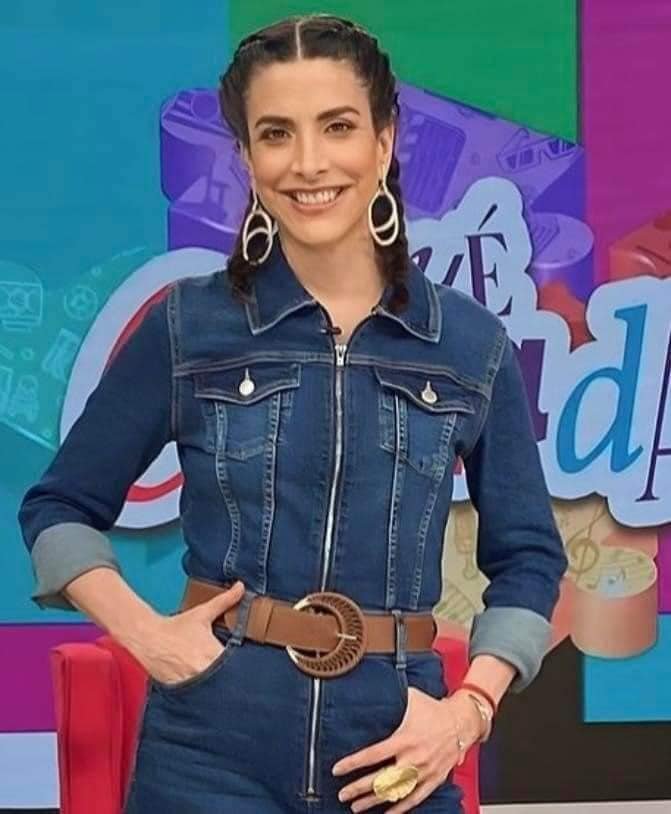 Muere Verónica Toussaint, conductora mexicana, a los 48 años de edad. Toussaint