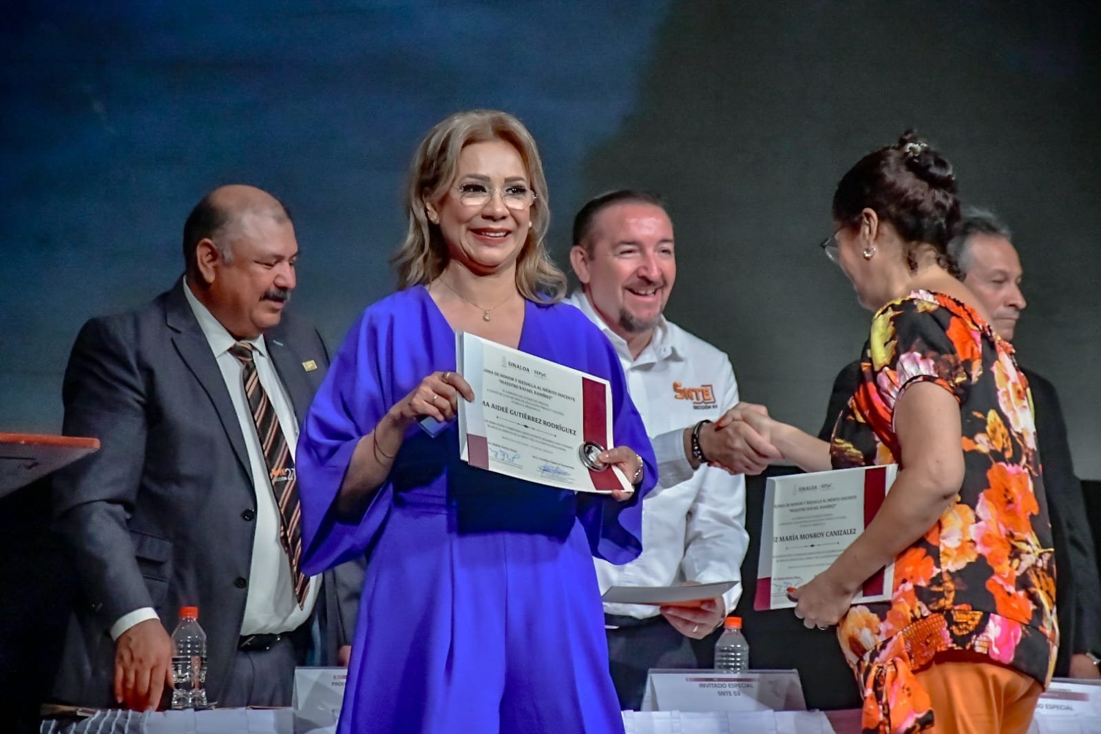 *Reciben la Medalla al Mérito “Rafael Ramírez” 66 docentes por 28 y 30 años de s