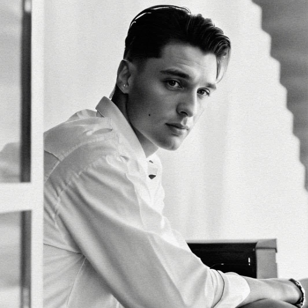 ¡#PesoPluma cambia su look y desata furor entre sus fans!  Con su nuevo estilo,