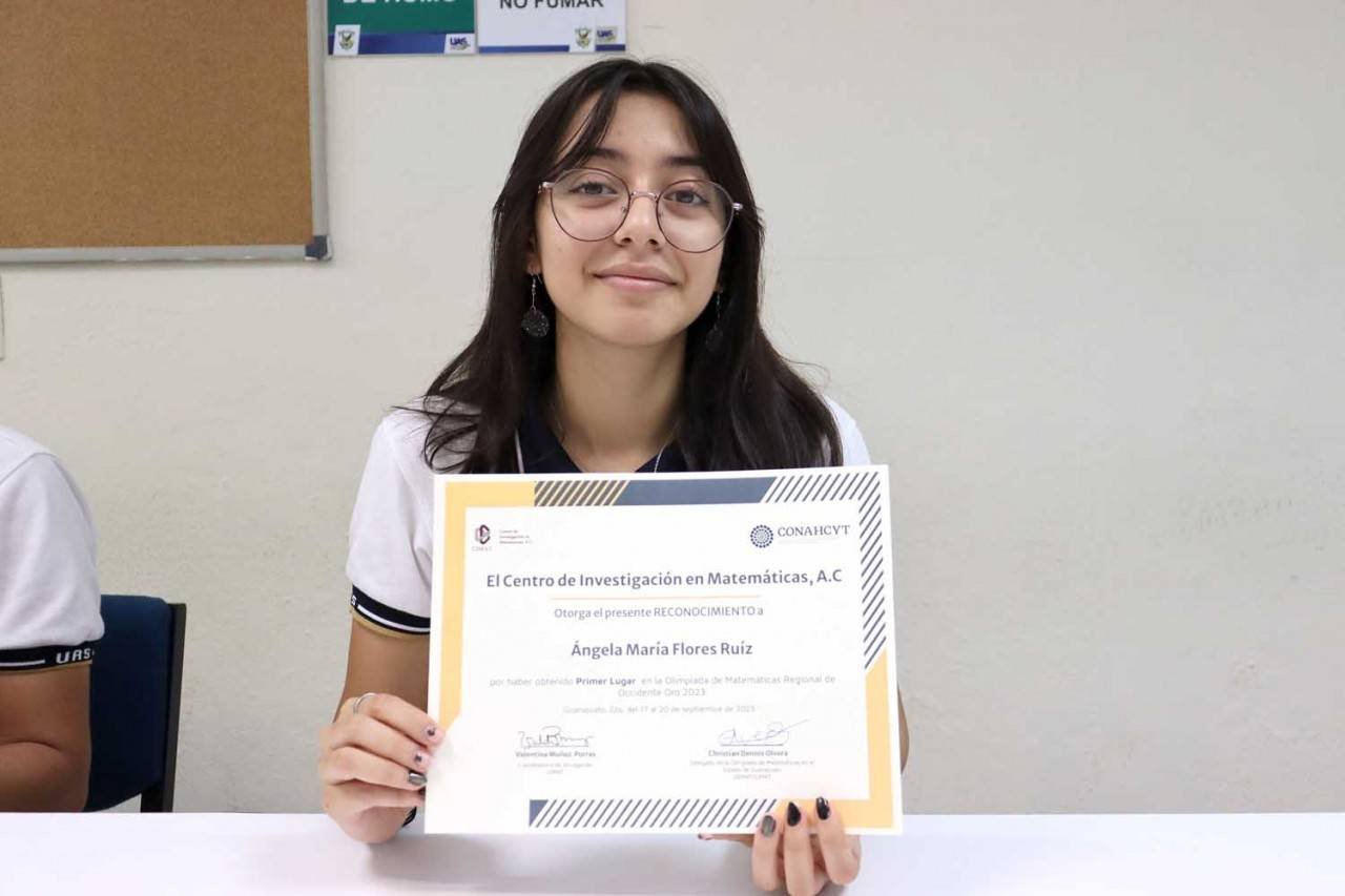 Ángela María, estudiante de la Preparatoria Emiliano Zapata de la UAS, es invita
