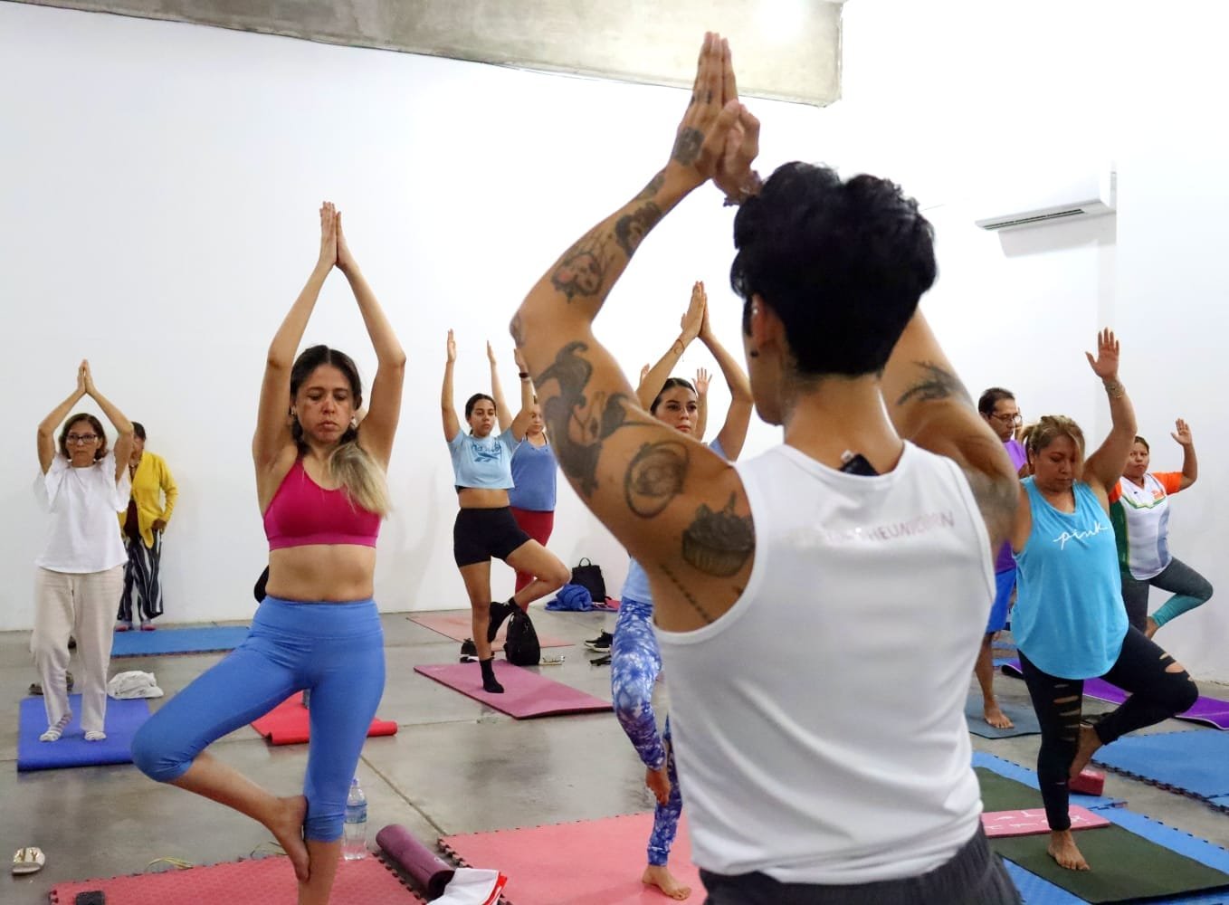 Energía positiva llega al Imdem con el Día Internacional del Yoga
