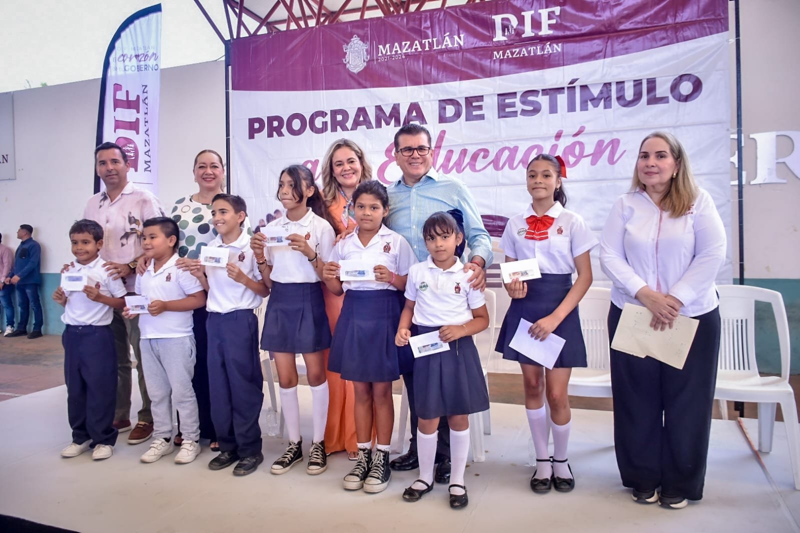*Entregan Sistema DIF Mazatlán y Gobierno Municipal apoyos del Programa Estímulo