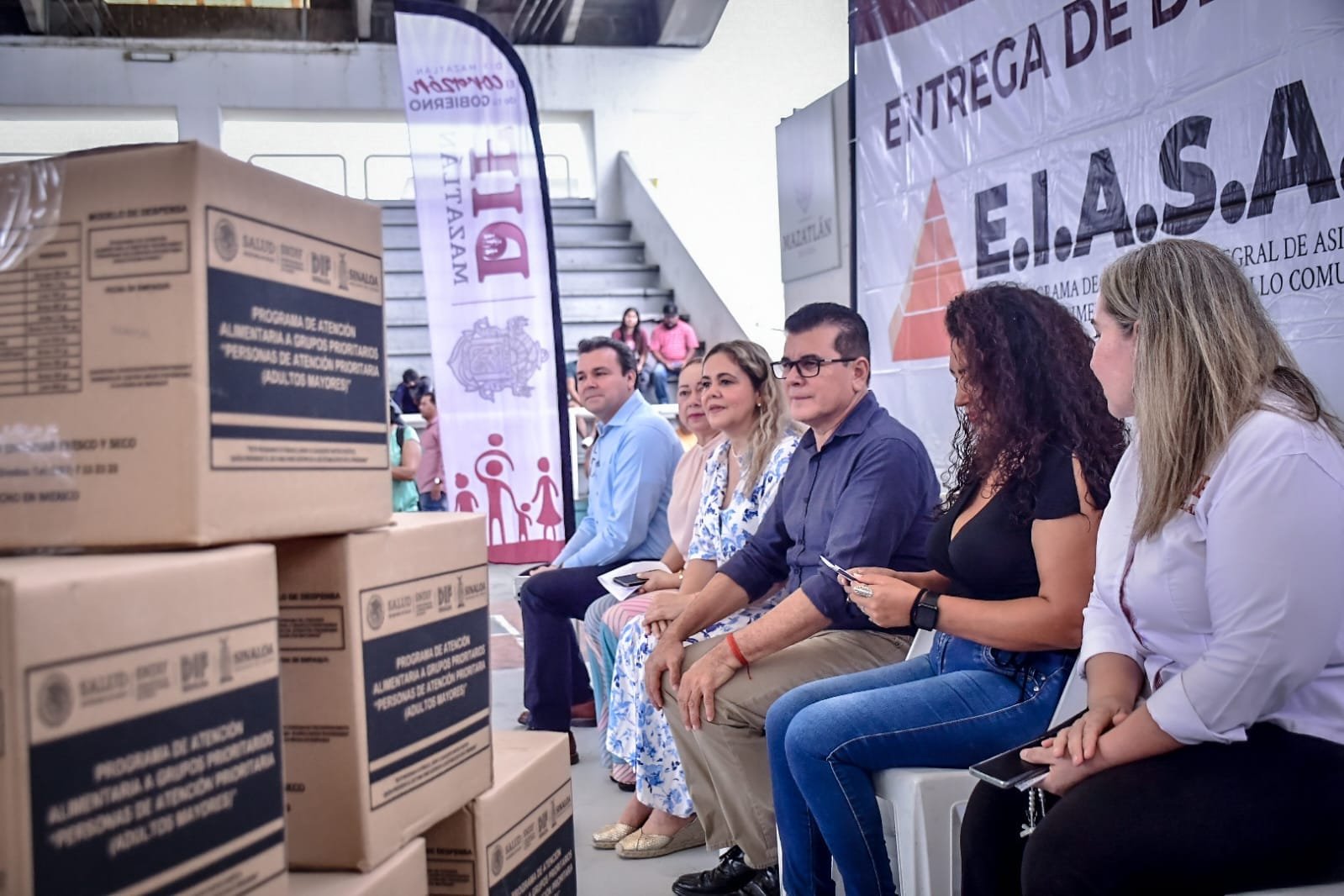 *Entregan Sistema DIF Mazatlán y Gobierno Municipal despensas del Programa de Es