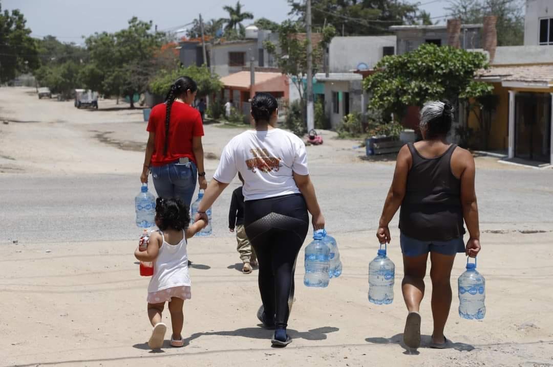 Inicia Sistema #DIF Mazatlán reparto de agua del AQUATÓN 2024, de DIF Sinaloa