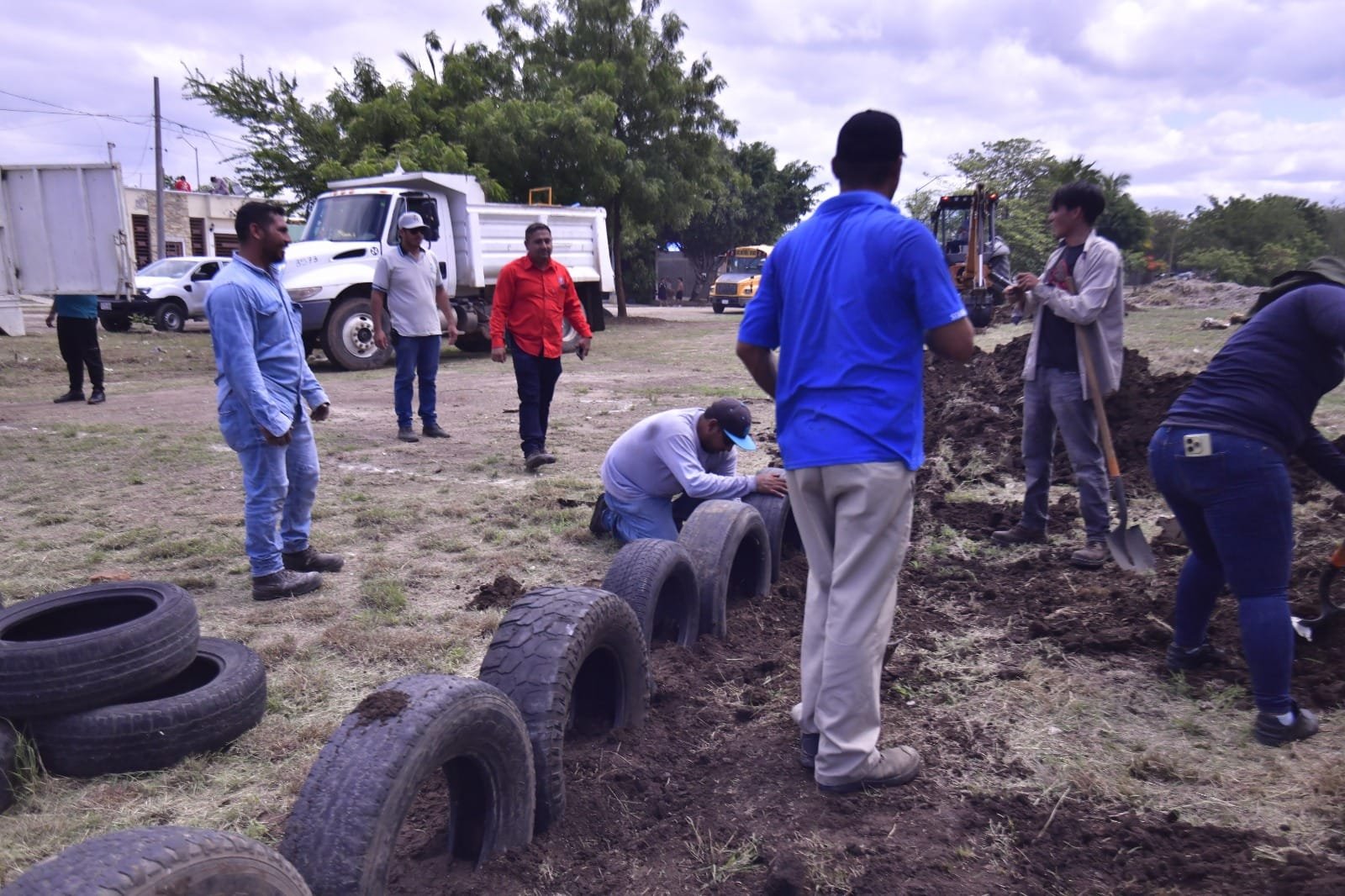 *Instala Servicios Públicos juegos infantiles en Arboledas Invies.*