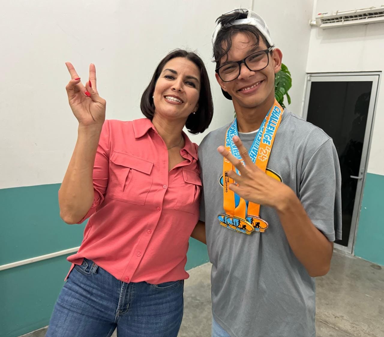 Llega Selección Mazatlán de para atletismo cargada de medallas a las oficinas de