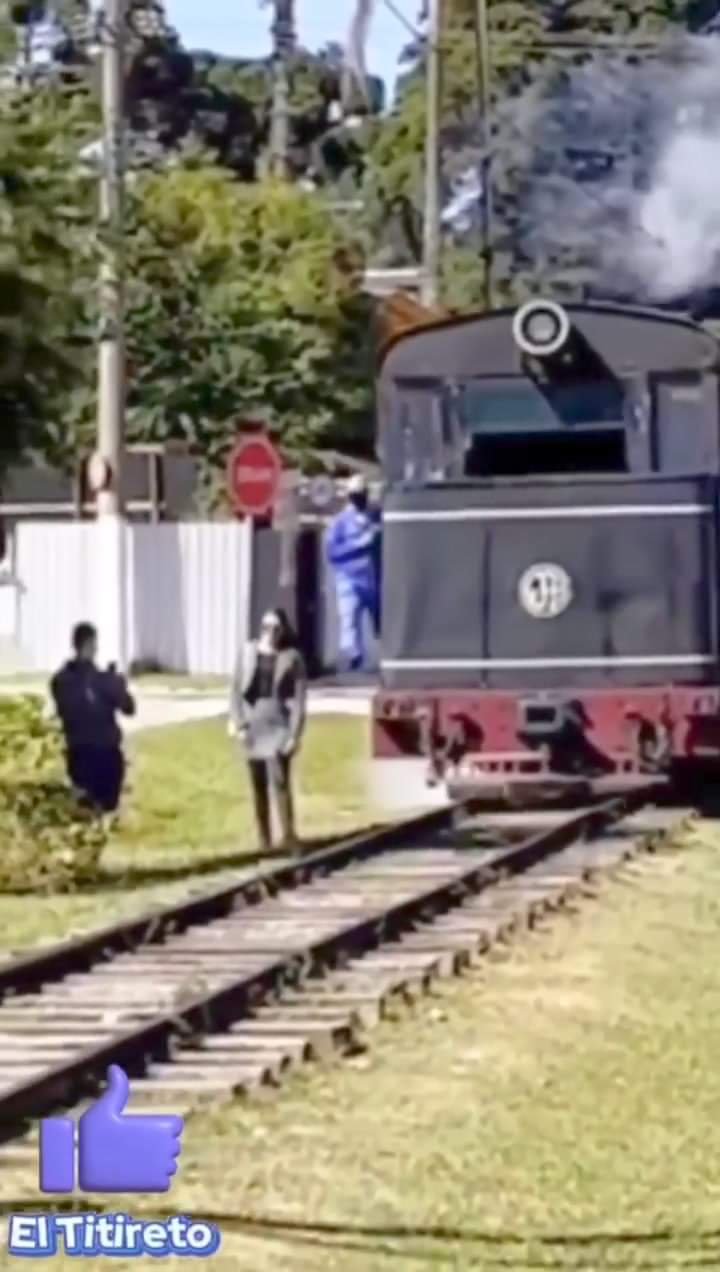 Pero que haces Estorbando ahi hay dios mío