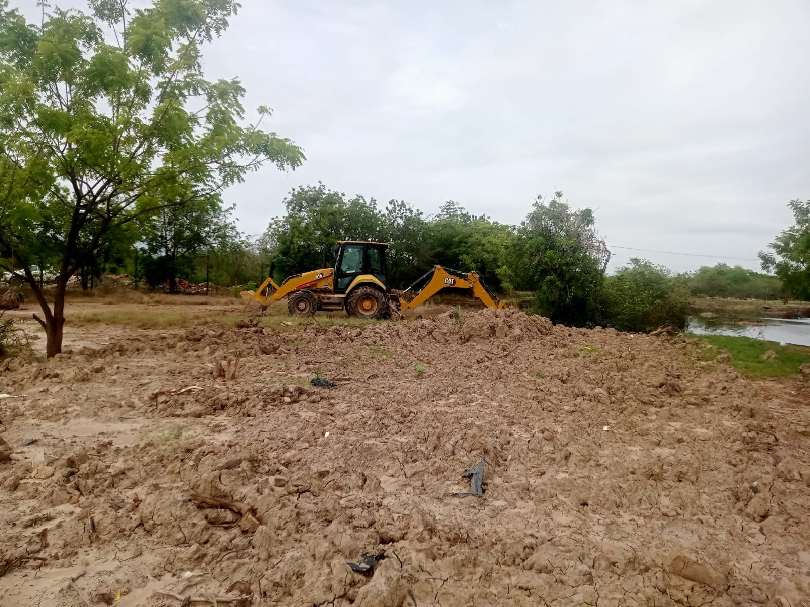 Repara Conagua desagüe del campo de futbol infantil de la Unidad Deportiva Cuchu Repara Conagua desagüe del campo de futbol infantil de la Unidad Deportiva Cuchu