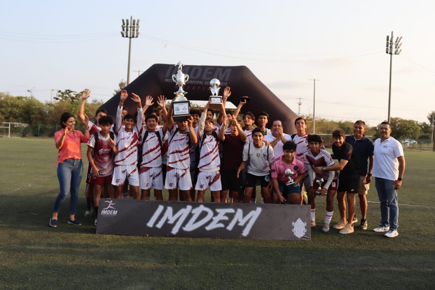 Se llena de trofeos CBTis 51 en la Liga Estudiantil Media Superior de Futbol