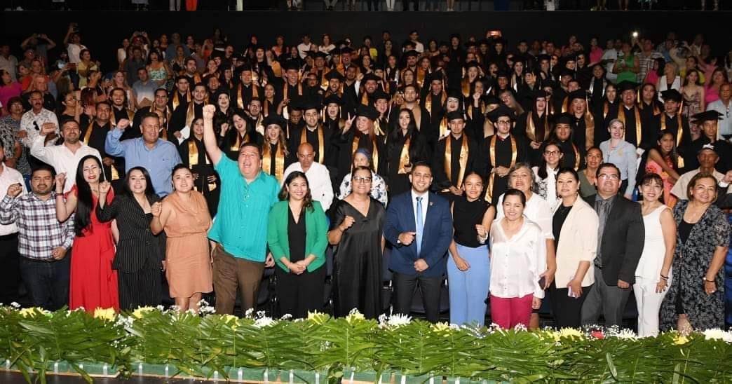 Son Licenciados 405 egresados de la FACEAM-UAS