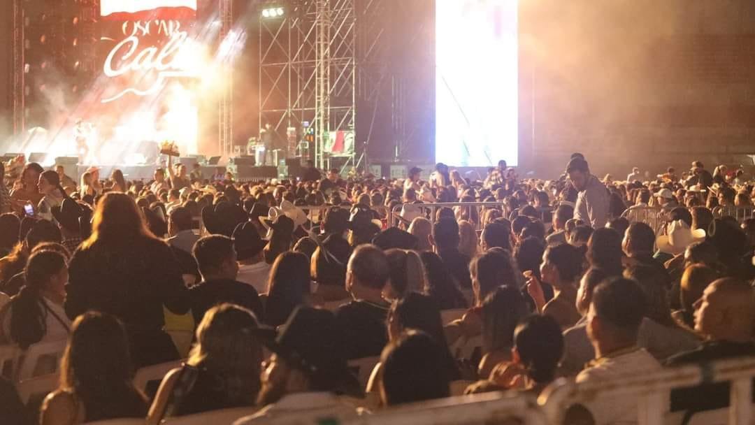 ¡EXITAZO! ABARROTA CARÍN LEÓN EL TEODORO MARISCAL