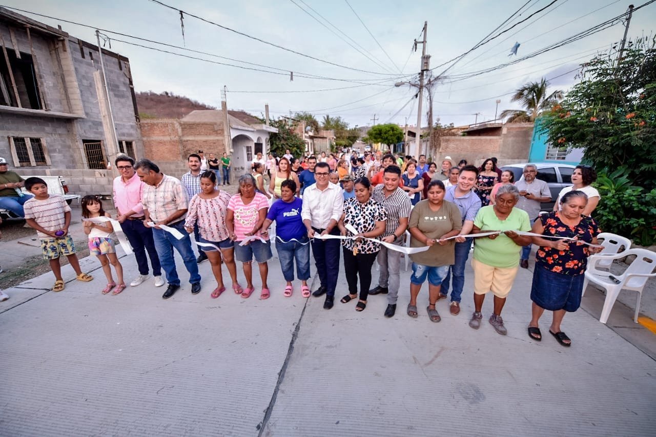 *¡Ya no más lodo! tras 22 años de espera, vecinos de la colonia Universo estrena