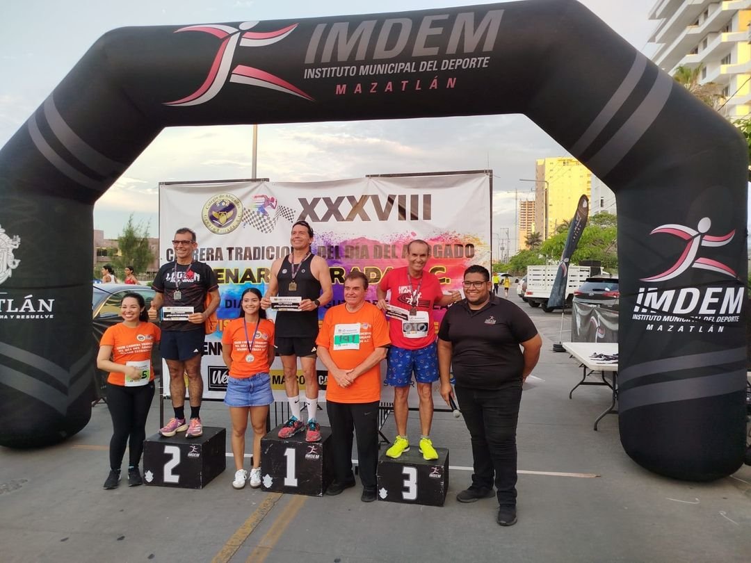 Tienen abogados una cálida carrera en 2024 Rinden sentido homenaje a la finada Melissa Gutiérrez y un reconocimiento a l…