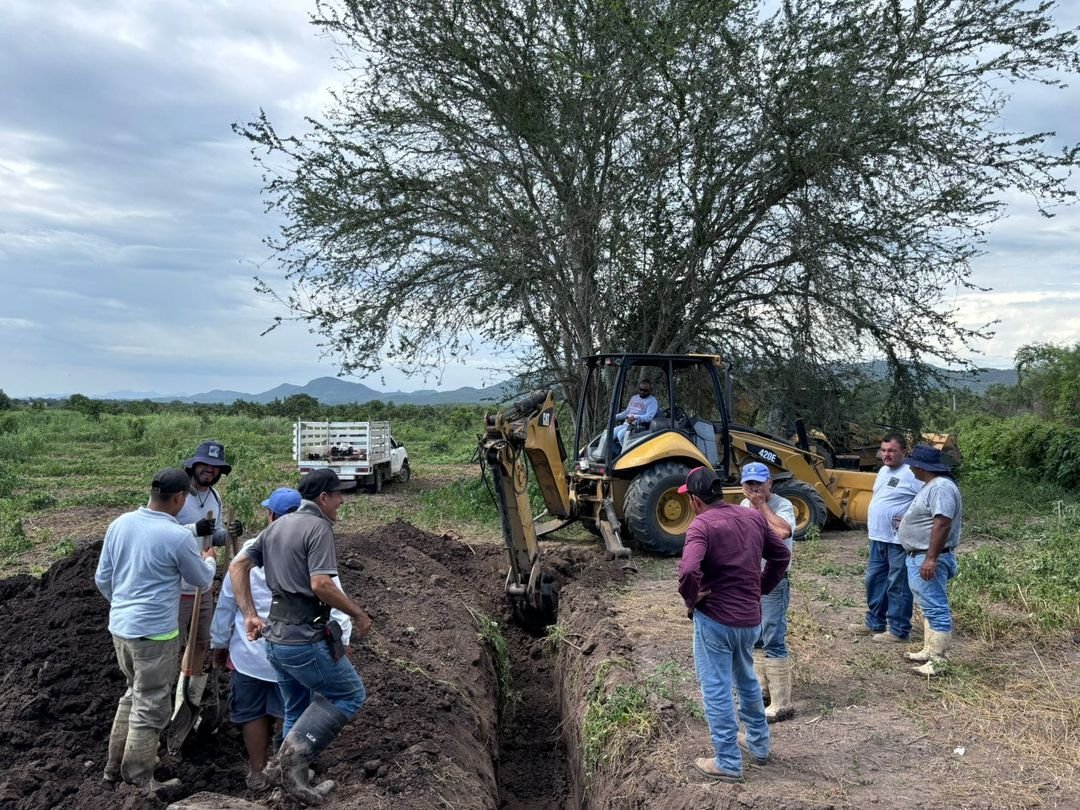 *Restablece JUMAPAM el suministro de agua potable en El Roble* _Con apoyo de la Coordinación de Distritos, se atendió co…