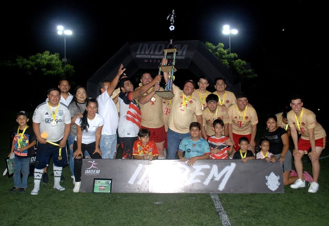 Se impone La Cuchilla en el Torneo Multiservicios Lora Los ‘andamieros’ se coronan campeones de Liga mientras que Famili… Se impone La Cuchilla en el Torneo Multiservicios Lora Los ‘andamieros’ se coronan campeones de Liga mientras que Famili…