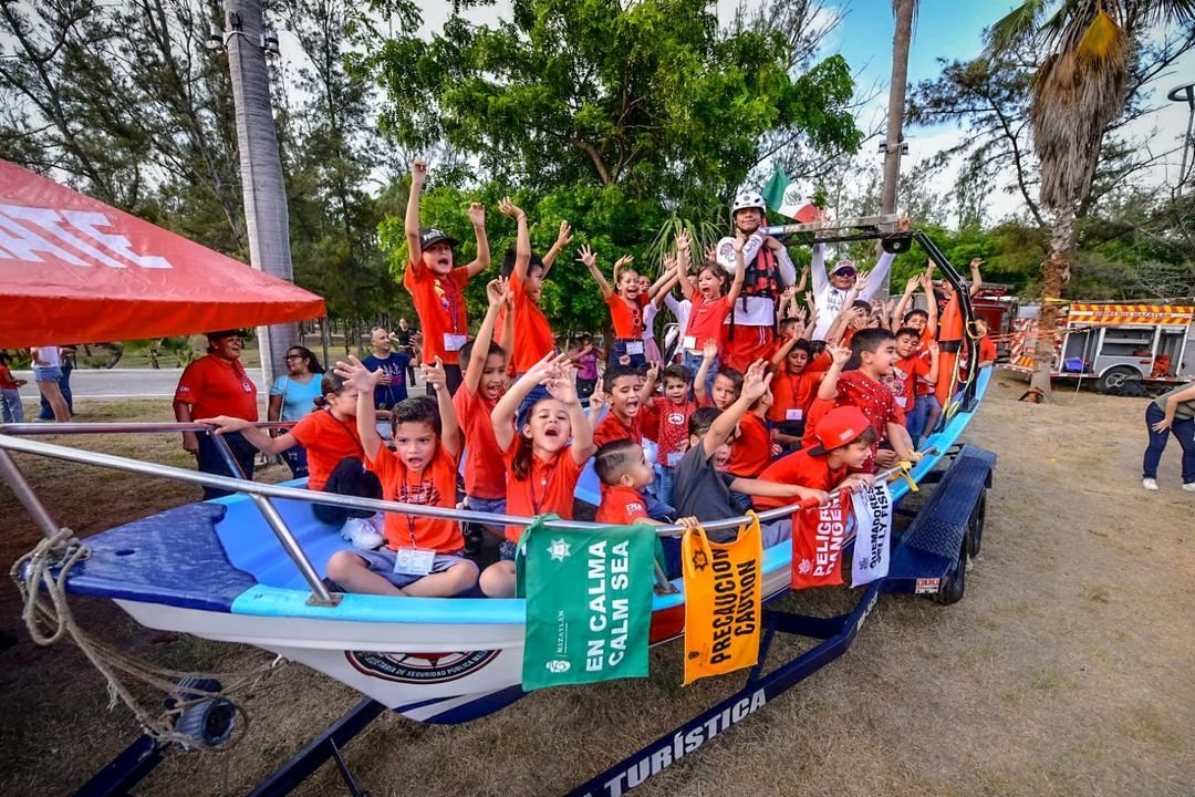*Quinto curso de verano «Aprende Jugando» reúne más de 300 niños en el Parque Central.* *Quinto curso de verano «Aprende Jugando» reúne más de 300 niños en el Parque Central.*
