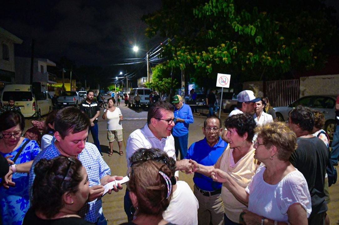 *Gobierno de Mazatlán lleva Programa de Sustitución de Alumbrado Público al Fovissste Playa Azul.* *Gobierno de Mazatlán lleva Programa de Sustitución de Alumbrado Público al Fovissste Playa Azul.*
