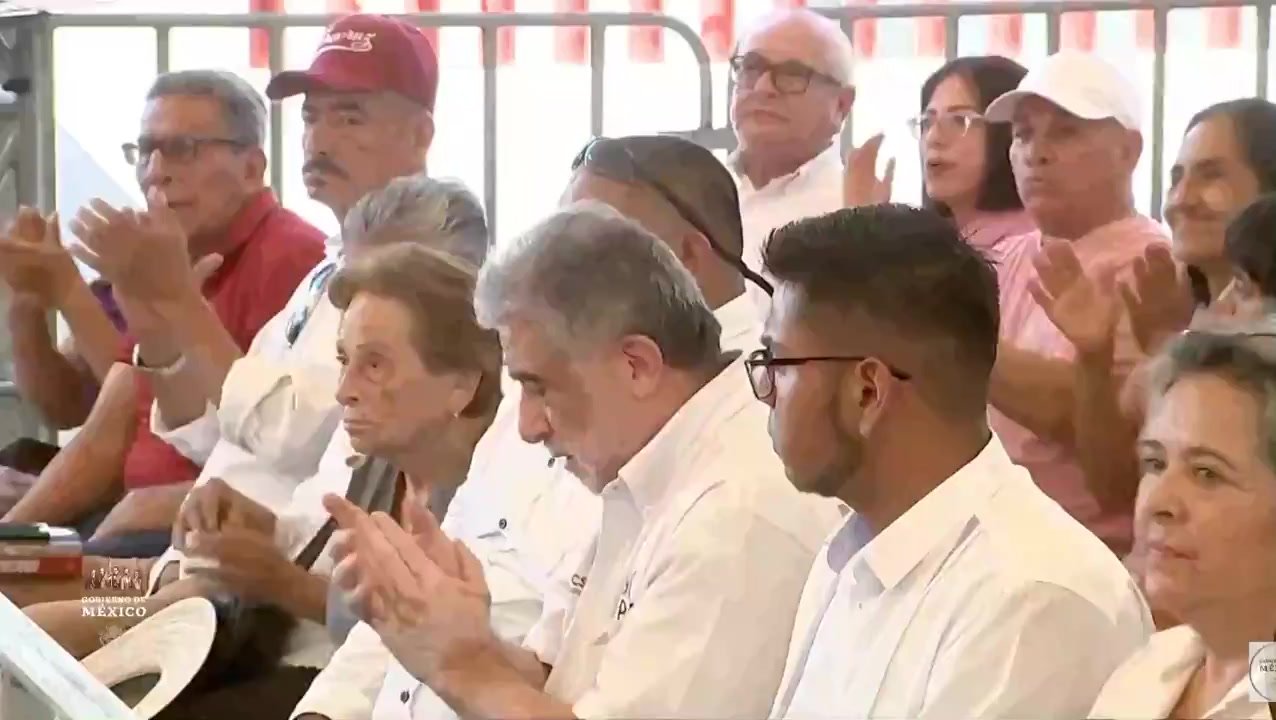 Víctor Manuel Castro, gobernador de BCS, casi suelta el llanto ante el Presidente López Obrador y la Presidenta electa Claudia S…