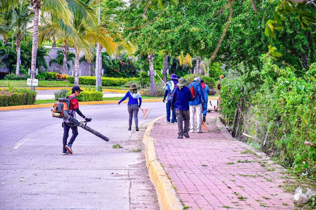 *Servicios Públicos trabaja en mejoras en accesos a la ciudad por la temporada vacacional.*