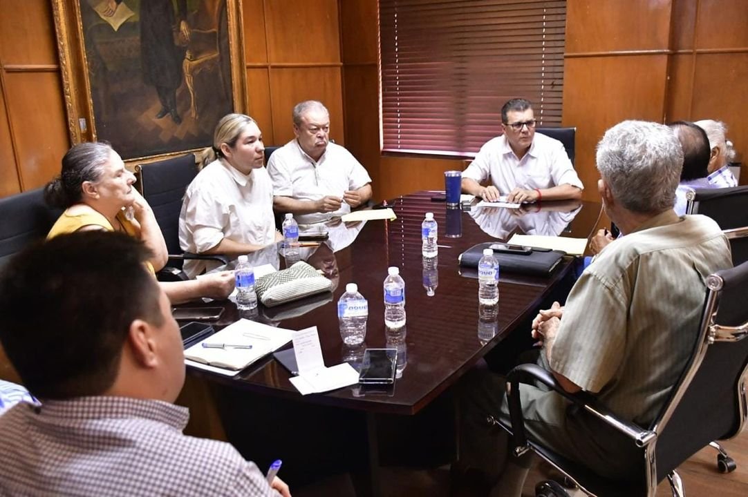 *Se reúne al Alcalde Edgar González con Patronato de la Casa del Marino.*