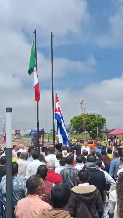 EN UN ACTO OFICIAL, EN LA PIEDAD MICHOACÁN, IZAN LA BANDERA DE MÉXICO Y CUBA Y ENTONAN SUS RESPECTIVOS HIMNOS NACIONALES EN UN ACTO OFICIAL, EN LA PIEDAD MICHOACÁN, IZAN LA BANDERA DE MÉXICO Y CUBA Y ENTONAN SUS RESPECTIVOS HIMNOS NACIONALES