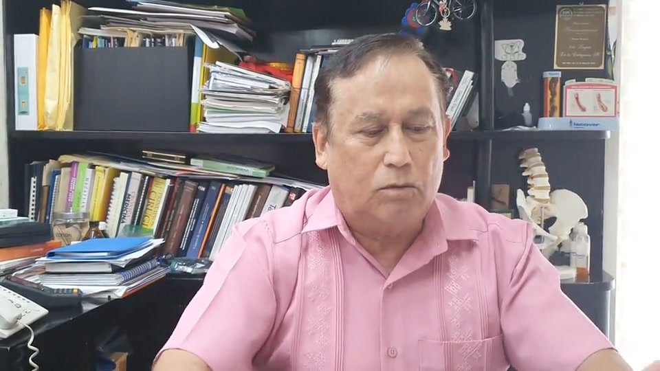 AARÓN MONTOYA SERRANO, MÉDICO CIRUJANO PARTERO, HOMEÓPATA Y EPIDEMIÓLOGO, EN POCO MÁS DE UNA SEMANA ATENDIÓ 16 CASOS DE DENGUE Y… AARÓN MONTOYA SERRANO, MÉDICO CIRUJANO PARTERO, HOMEÓPATA Y EPIDEMIÓLOGO, EN POCO MÁS DE UNA SEMANA ATENDIÓ 16 CASOS DE DENGUE Y…