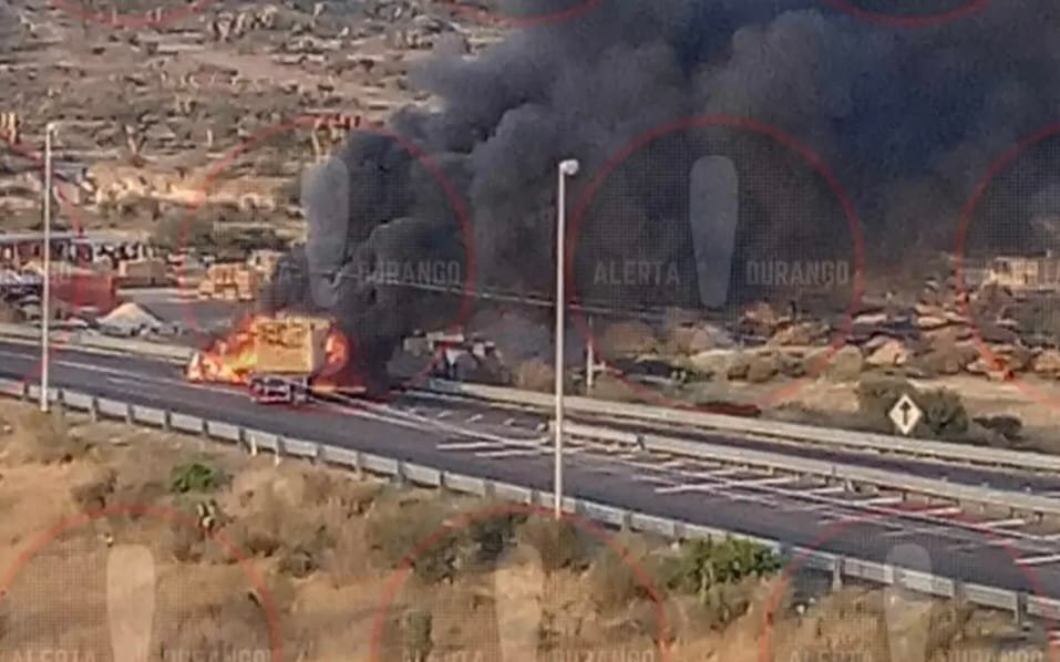 REPORTAN CIERRE DE AUTOPISTA MAZATLÁN-DURANGO, EN EL KM 21 CERCA DE LA CIUDAD DE DURANGO