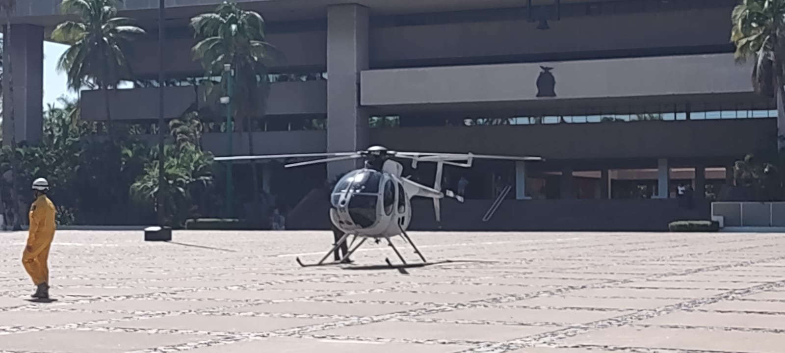 Con dos helicópteros, inicia instalación de exposición militar en Palacio de Gobierno