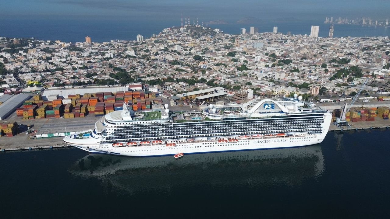 Cierra semana con el arribó de 6 cruceros turisticos en Mazatlán