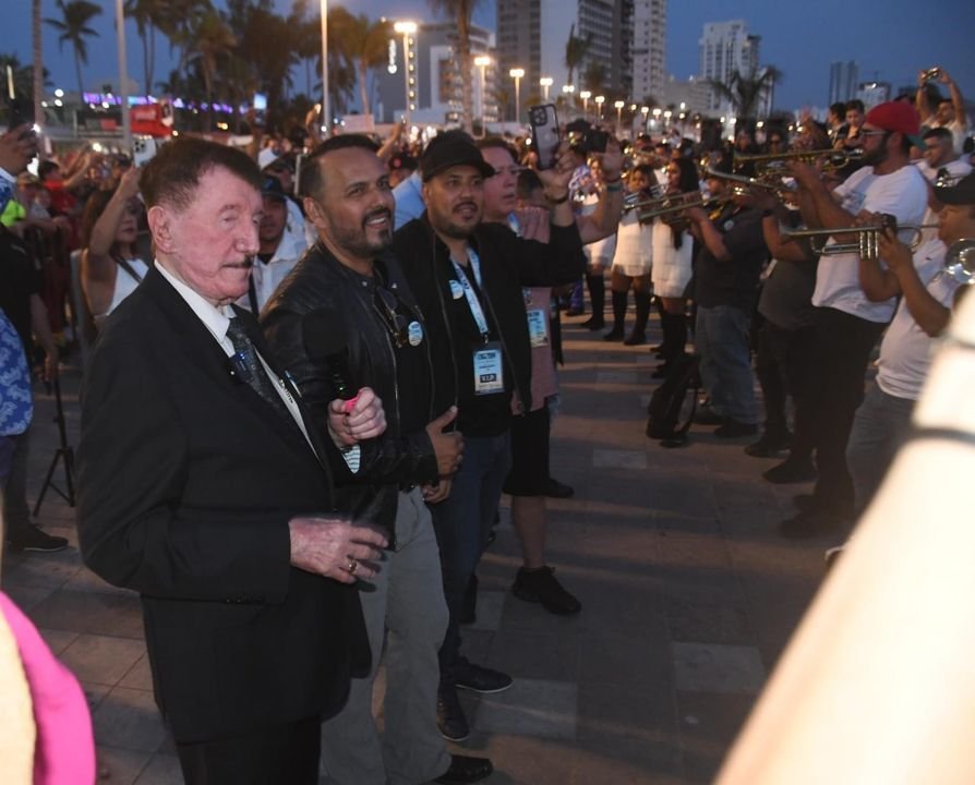 Mazatlán logra el récord Guinness de música folclórica mexicana Mazatlán logra el récord Guinness de música folclórica mexicana