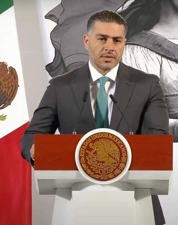 Omar García Harfuch llegó hoy a Sinaloa para reunirse con el gobernador para tratar la estrategia de seguridad Omar García Harfuch llegó hoy a Sinaloa para reunirse con el gobernador para tratar la estrategia de seguridad