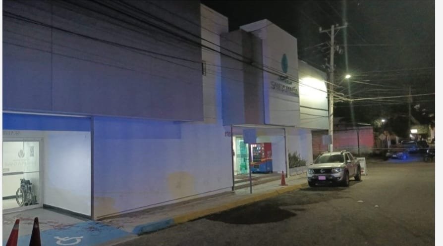 Balean un hombre en la entrada de la clínica Santa María, en Culiacán Balean un hombre en la entrada de la clínica Santa María, en Culiacán