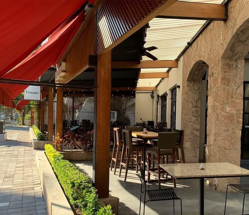 Cierran dos restaurantes en la Zona Dorada en Mazatlán