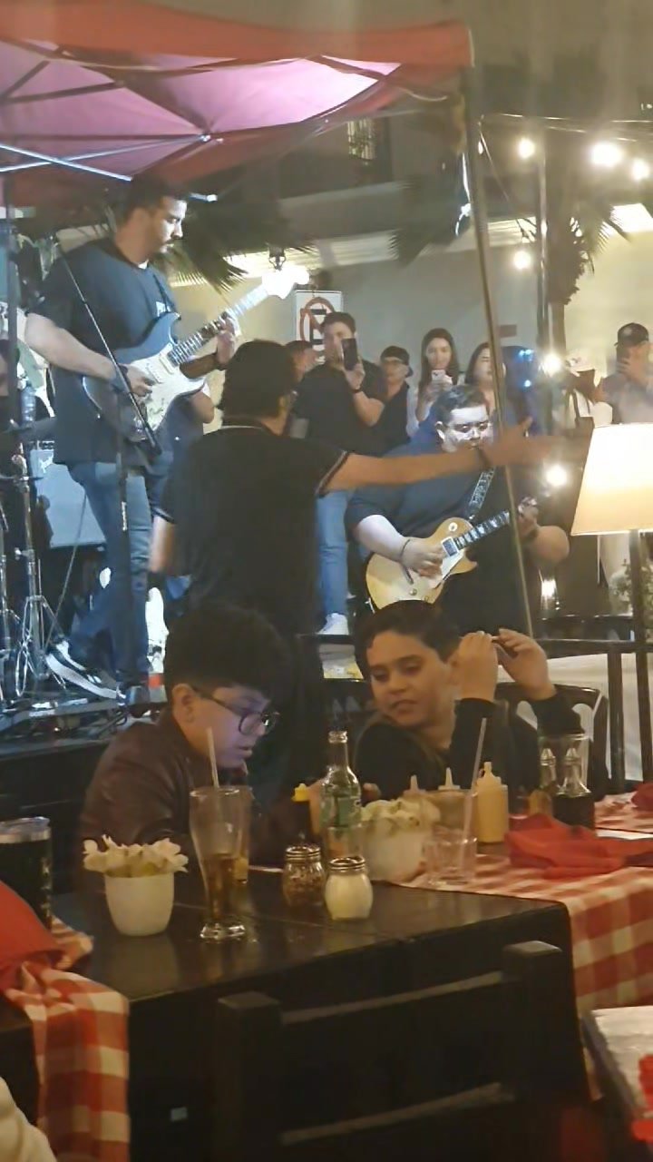 EL GRAN MEMO RÍOS (APLAUSOS) AVENTÁNDOSE UN PALOMAZO EN LA PLAZUELA MACHADO