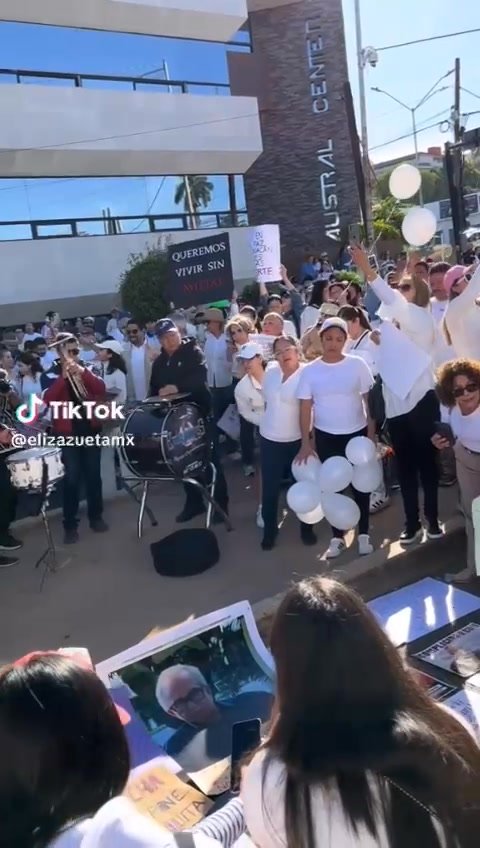 "SACAREMOS A ESE BUEY DE SINALOA, DE SINALOA SACAREMOS A ESE BUEY", CANTÓ LA MUCHEDUMBRE DURANTE LA MARCHA DE ESTE DOMINGO EN CU… "SACAREMOS A ESE BUEY DE SINALOA, DE SINALOA SACAREMOS A ESE BUEY", CANTÓ LA MUCHEDUMBRE DURANTE LA MARCHA DE ESTE DOMINGO EN CU…