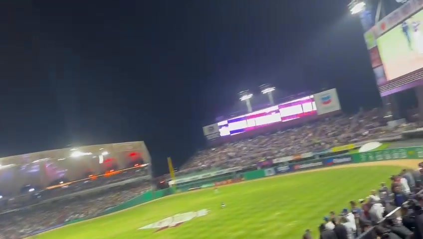 TAMBIÉN EN EL ESTADIO DE BEISBOL DE LOS TOMATEROS, DURANTE EL ENCUENTRO CONTRA LOS CHARROS DE JALISCO, SE ESCUCHÓ EL ¡FUERA ROCH… TAMBIÉN EN EL ESTADIO DE BEISBOL DE LOS TOMATEROS, DURANTE EL ENCUENTRO CONTRA LOS CHARROS DE JALISCO, SE ESCUCHÓ EL ¡FUERA ROCH…