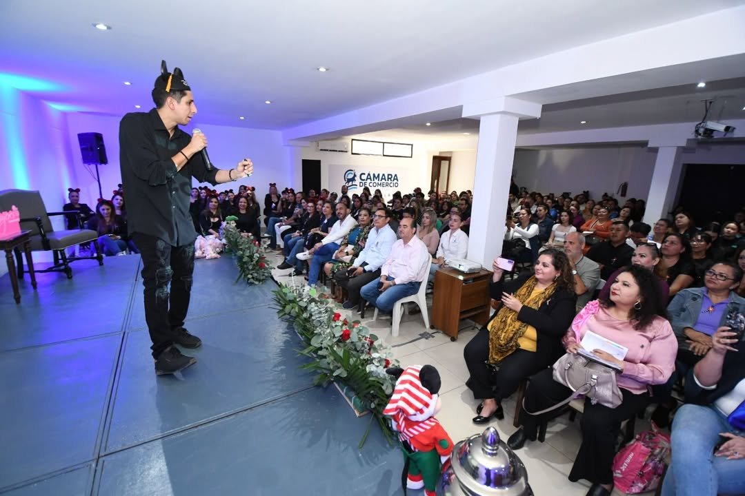 Comerciantes aprenden de “Negocios al Estilo Disney” con Jassiel Aguilar Comerciantes aprenden de “Negocios al Estilo Disney” con Jassiel Aguilar